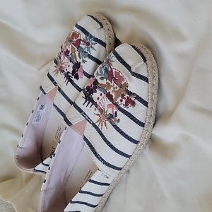 Toms NWOT slip-ons